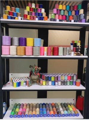 Κόκκινο νήμα από δέρμα Kangfa Boho 0,35-0,8 mm για ράψιμο στρογγυλών γνήσιων βελόνων με κερί